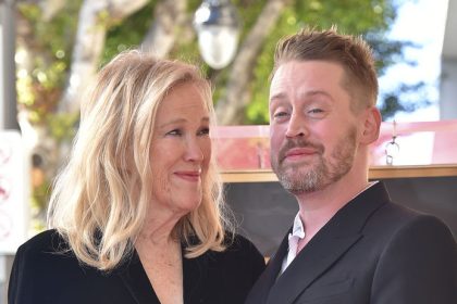 Mama myslel som si ze mame cas Macaulay Culkin poslal do neba srdcervuci odkaz zosnulej Catherine OHara