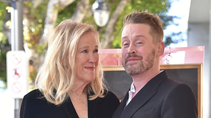 Mama myslel som si ze mame cas Macaulay Culkin poslal do neba srdcervuci odkaz zosnulej Catherine OHara