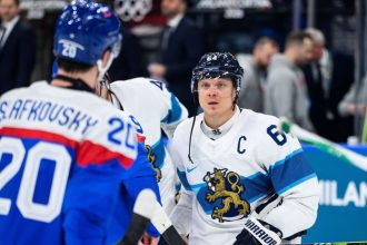 Milonove hviezdy z Finska odisli so sklonenymi hlavami Kapitan Suomi o Hlavajovi Klobuk dolu pred jeho vykonom