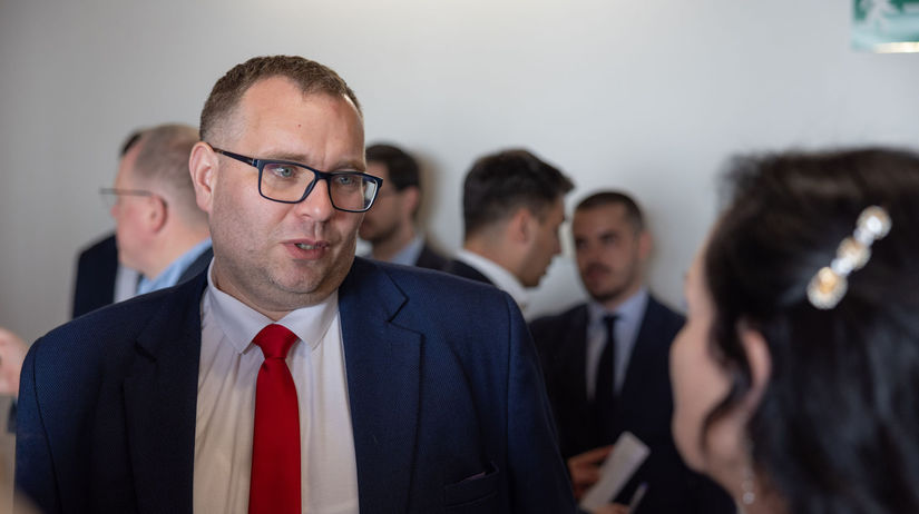 Mimovladne organizacie vyhrali dolezity spor na sude uz nemusia odhalovat mena svojich prisievatelov