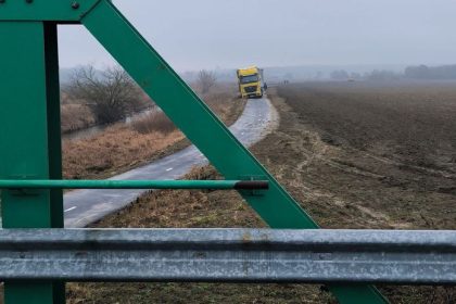 Nehorazna drzost Bulharsky kamion jazdil v Senici po cyklotrase zastavil ho az most