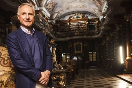 Netflix natacai posledne tajomstvo Dana Browna Co objavite ked budete nasledovat jeho stopy v Prahe Aj pribeh prostitutky Tonky Sibenice