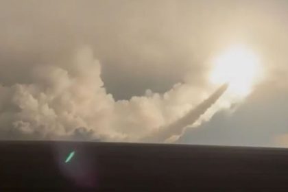 ONLINE Strely Flamingo az pri Urale Telegramove kanaly hlasia zasah zavodu na vyrobu Iskanderov a Oreshnikov