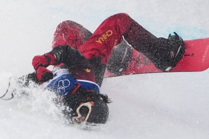 Po pade zostala nehybne leza Majsterka sveta upokojila fanusikov fotkou s usmevom v nemocnicnom zupane