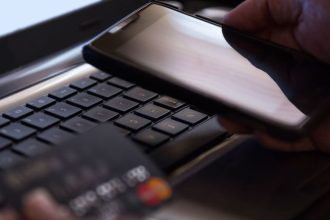 Podvodnici sa poriadne rozhybali a obetami uz nie su len starsi ludia 27rocna zena prisla o desattisice