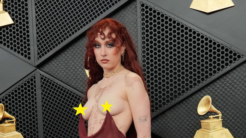 Prec s ICE kricali vitazi na Grammy Cher si pomylila meno vitaza cenu odovzdavala mrtvemu kolegovi o najvetsi sok sa postarala Chappell Roan
