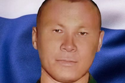 Pribeh ktory sokuje z brutalneho vraha sa stal hrdina Oslavy vojaka vyvolali hnev