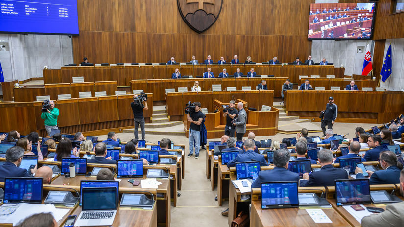 Rasi ohlasil zmenu stat usetri na cestach poslancov vreckove uz nedostanu