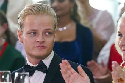 Rozpravkovy pribeh norskej monarchie kazi obzaloba zo znasilenia a vymena sprav medzi princeznou a Epsteinom