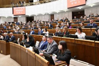 Rozpravu k navrhom na odvolanie clenov vlady predcasne uzavreli