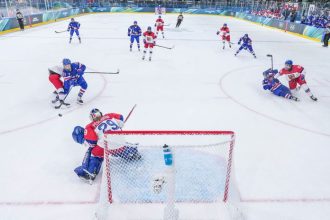 Ruska vlajka pred ocami americkej elity Hry sa poriadne nezacali a uz sa riesi prvy skandal