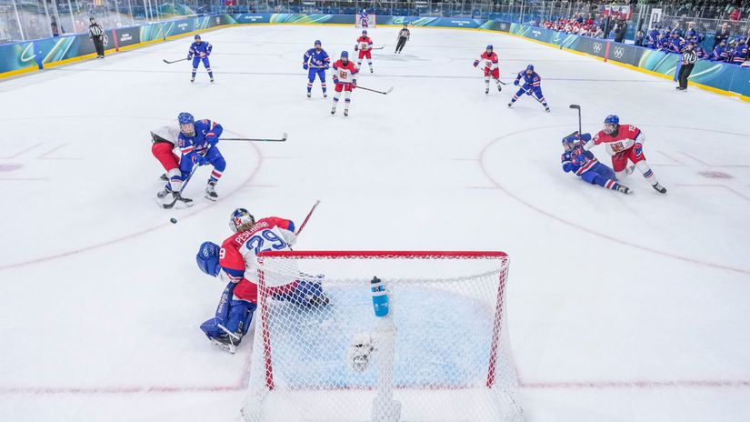 Ruska vlajka pred ocami americkej elity Hry sa poriadne nezacali a uz sa riesi prvy skandal