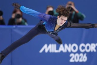 Senzacia z krasokorculiarskeho ladu Malinin zlyhal a ostal bez medaily zlato prekvapivo ziska Kazach