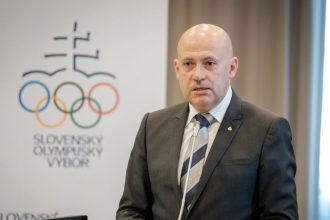 Sme na okraji zaujmu Prosil som ako zobrak aby to tak nebolo Kritika Ta by mala sluzit iba na zviditelnenie sa