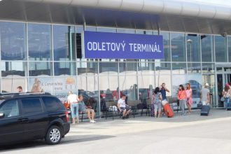 Strategicke letisko v srdci Slovenska opat ozyje Ludia sa nevedia dockat obnovenia civilnych letov ministerstva uz podnikli prve kroky