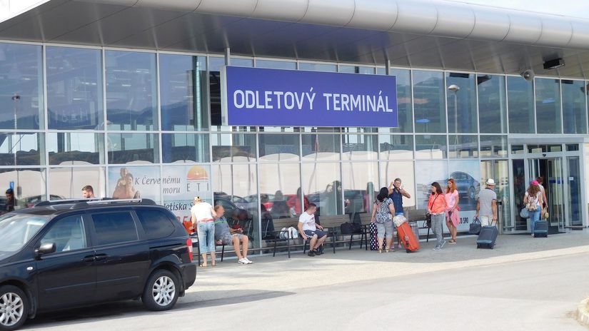 Strategicke letisko v srdci Slovenska opat ozyje Ludia sa nevedia dockat obnovenia civilnych letov ministerstva uz podnikli prve kroky