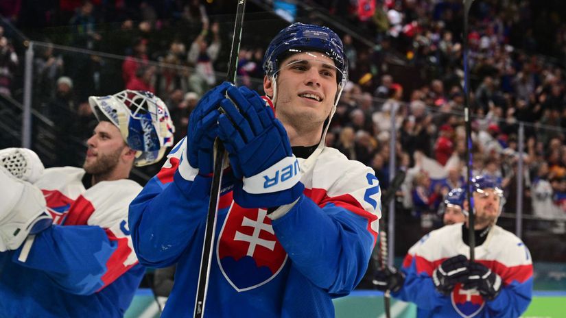 Tak co chlapci mysleli ste si ze prehrame vsak Slovaci pobili novinarov Slafkovsky chce nastupit s ladovym obkladom