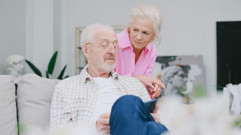 Top 5 sprav ktore by vam nemali uniknut obmedzenie platieb v hotovosti nove pravidla pre vlakove cestovanie zadarmo odlozeny odchod do penzie kontrola fiktivnych zivnosti a prisnejsie pokuty pre vodicov