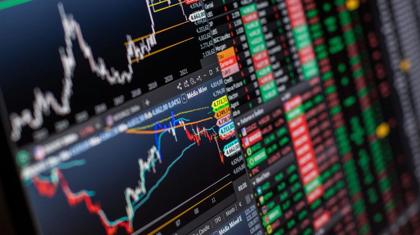 Trhy ropa a drahe kovy prudko klesli Trumpova zmena postoja k Iranu prepisala plany investorov