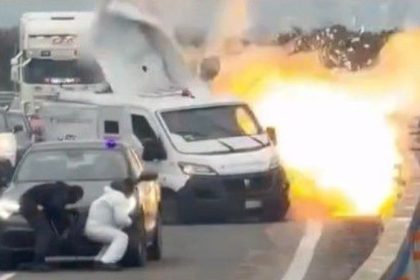 VIDEO Drsne zabery ozbrojene komando rozputalo peklo na dialnici prepadlo pancierovanu dodavku