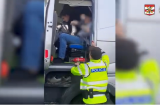 VIDEO sofer vrazil do stromu mysleli si ze bol pod vplyvom alkoholu nakoniec to bolo omnoho vaznejsie