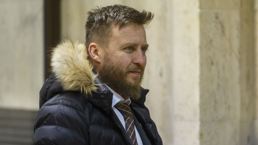 Vakciny oznail za biologicke zbrane Vyroky Kotlara v ceskom parlamente uz preveruje policia