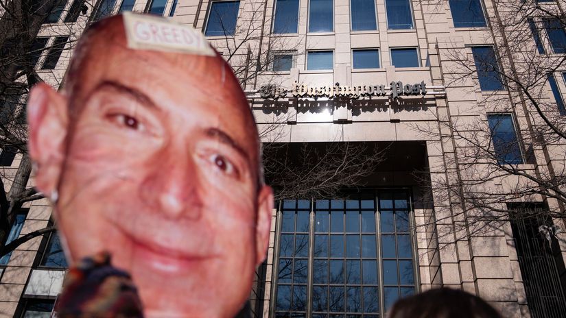 Velke prepustanie v denniku Washington Post Riaditel odstupil protesty proti majitelovi Bezosovi