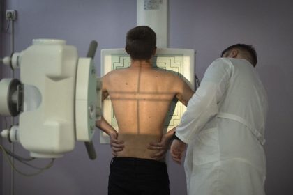 Vily aut a dalsi luxus Ukrajinski dostojnici sa obohacuju z uplatkov od muzov ktori odmietaju vstupit do armady