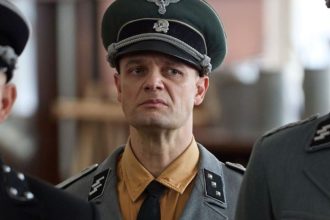 Znama tvar z Dunaja prelomila mlcienie o svojej minulosti herec bol sucastou skupiny povazovanej za sekty