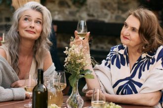 bardotky uvedzaju prvu filmovu ukazku do kin pridu v auguste