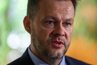 hlas poslal migalovi upozornenie koalicia ministrov ho podporila napriec ich nepritomnosti