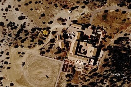 je epsteinov ranc zorro hrobom urady vysetruju zahadny email ktory hovori o uskrtenych cudzinkach