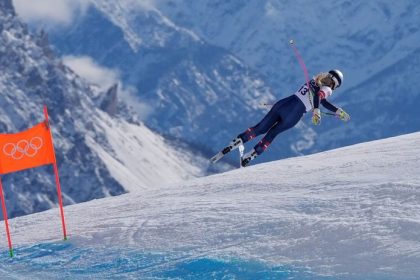 smutne sceny na olympijskej zjazdovke vonnova sa vazne zranila jej bolestivy plac bolo pocut aj v televizii odopnite jej lyze povedala zuzulova