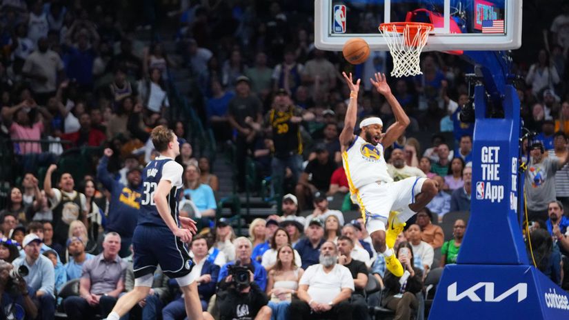 Arena utichla spoluhraci sa chytali za hlavy Hviezda NBA sa zranila pri smeci a skoncila na nosidlach