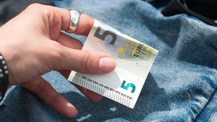 Banka zverejnila ako bude vyzerat nova pateurova bankovka zabudnite na papier vyzera uplne inak