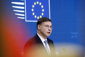 Brusel odmieta Orbna Sankcie na rusk ropu zostvaj v platnosti musme vyvja tlak