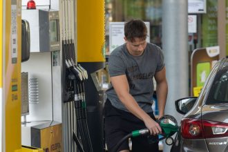 Ceny na cerpacich staniciach stupaju a Slovaci plnia kanistre do zasoby Za nespravne skladovanie benzinu vsak hrozi pokuta Kolko litrov a v akej nadobe mozete mat doma