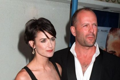 Chory Bruce Willis oslavil 71 rokov Jeho ex Demi Moore zverejnila zabery ktore trhaju srdce