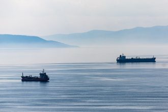 Europa zavadza cenove stropy na paliva a vodici platia miliardy za vojnu Ako sa Slovensko planuje vyhnut vysokym uctom