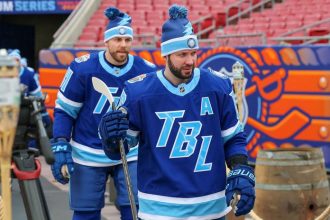 Hokejovy Einstein z Ruska dycha iny vzduch ako ostatni najcennejsiej trofeje sa vsak zrejme nedocka Z Ameriky znie ze si ju nezasluzi