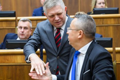 Hrozi vlade hlasovanie o dovere Rozhodne Ustavny sud SR