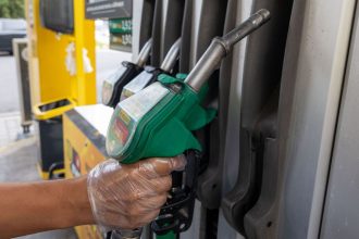 Iransky konflikt Bude cena benzinu a nafty na Slovensku dve eura