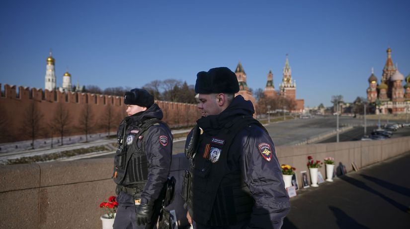 Kremel prisnuje Rusko mesiacmi vypina internet a potlaca protesty