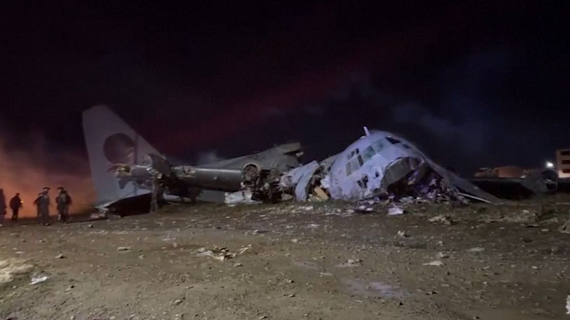 Lietadlo v Bolivii spadlo na cestu zomrelo najmenej 15 ludi bolo plne penazi bankovky sa z neho rozleteli