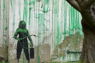 Maska tajomneho Banksyho konecne spadla novinari ho vystopovali na Ukrajine a odhalili jeho skutocne meno