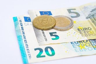 Mate doma stare bankovky Ich hodnota stale plati mozete ich vymenit za eura