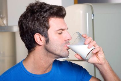 Mate doma tieto pohare Rozhodne z nich nepite Uvolnuje sa z nich skodlive olovo a kadmium