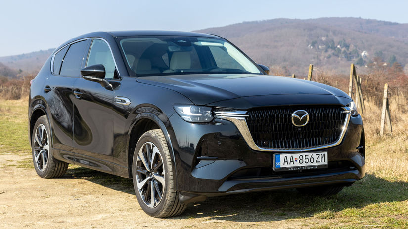 Mazda CX 60 japonske BMW X3 shokuje naftovym sestvalcom a nizkou spotrebou