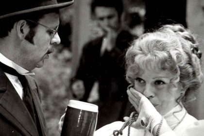 Milovala ho 44 rokov no pred oltar neisla Ivu Janzurovu 84 trauma z minuleho rezimu navzdy poznaila