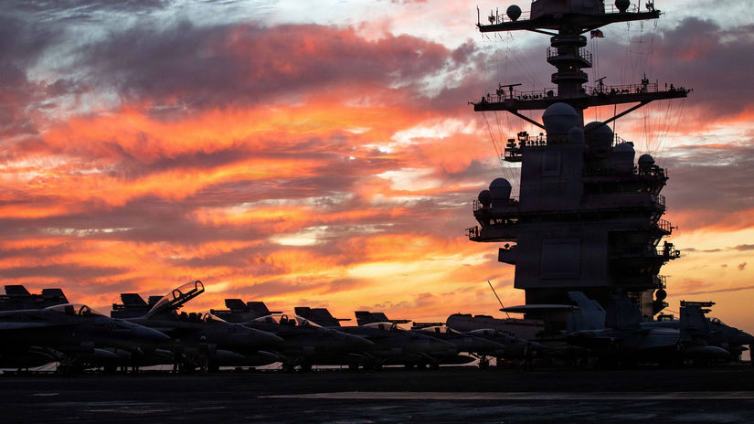 Najvacsia lietadlova lod sveta opusta Blizky vychod Pentagon si uvedomuje ze sa blizi k hranici operacnej kapacity